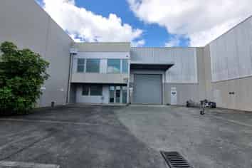Open Plan Office & Showroom on Enterprise Drive