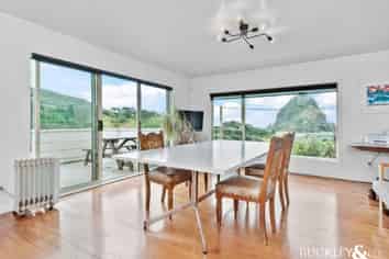 26 Seaview Road, Piha