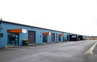 106m2 Office/warehouse available for lease