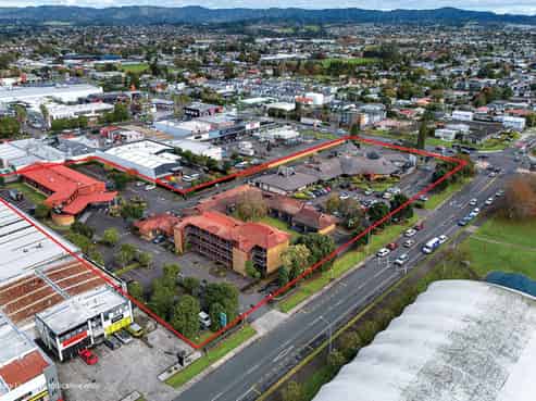 Redevelop Iconic Lincoln Rd corner – Lincoln Green