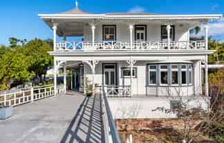 15 Colenso Avenue, Bluff Hill