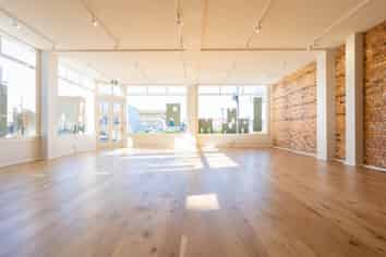 OPEN PLAN SHOWROOM RETAIL
