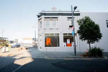 OPEN PLAN SHOWROOM RETAIL
