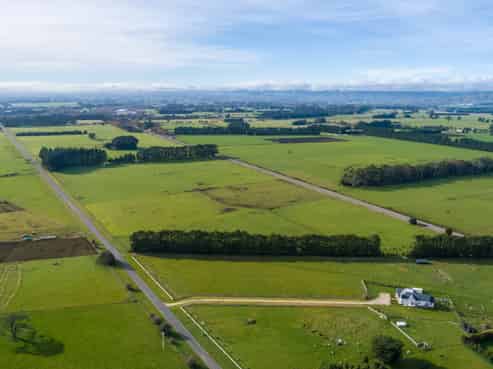 131 Underhill Road, Woodside