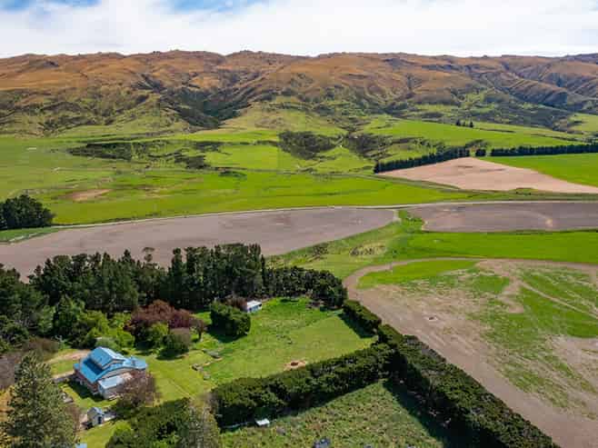 7797 Hyde-Middlemarch Road, Middlemarch