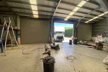 Work live with warehouse options.