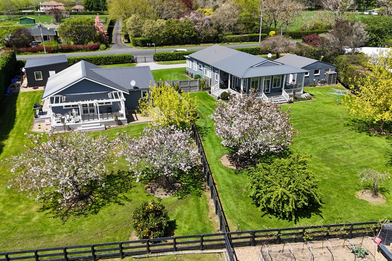 Two Homes. Big Sheds. Endless Possibilities. – pohled 2