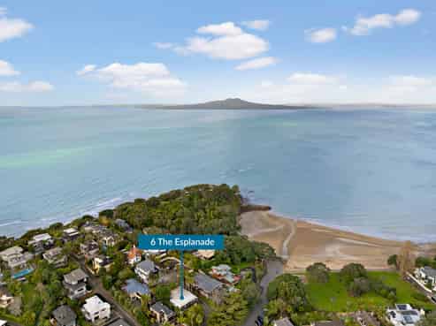 6 The Esplanade, Castor Bay