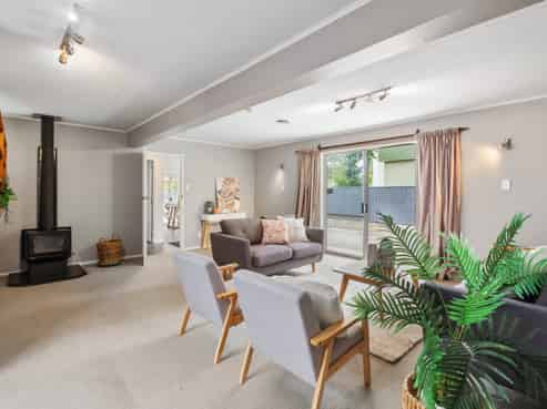70 Glen Road, Raumati South