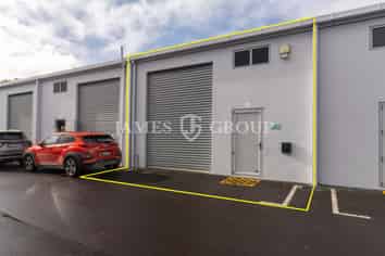 Compact Industrial Unit in Tidy Gated Complex