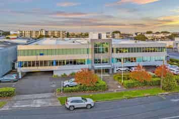 411M² ONEHUNGA OFFICE
