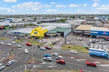 Prime Manukau Commercial Space - Incredibly Rare