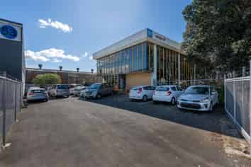 Rare Self Contained Commercial Facility 