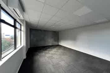 High-stud 320sqm warehouse with mezzanine 