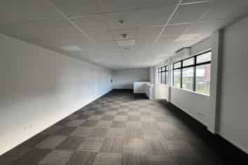 High-stud 320sqm warehouse with mezzanine 
