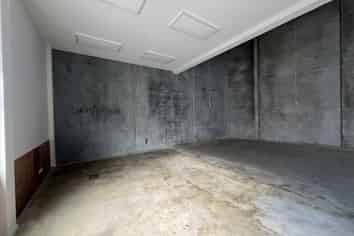 High-stud 320sqm warehouse with mezzanine 