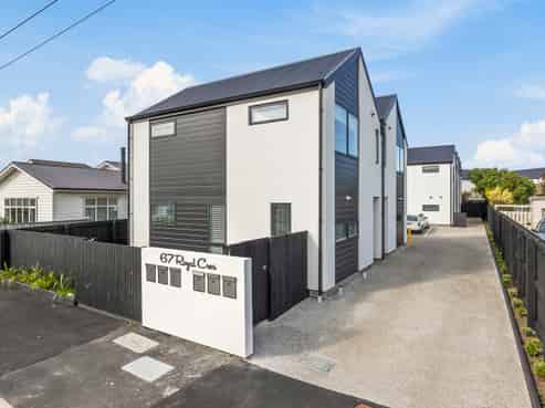 67c Royal Crescent, Saint Kilda