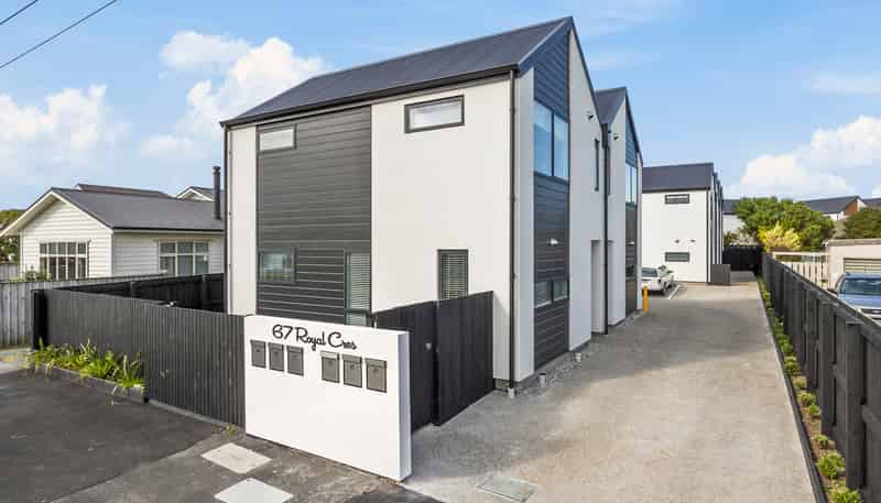 67c Royal Crescent, Saint Kilda