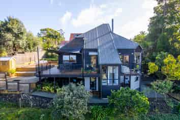 10 Rurumoki Street, Regent