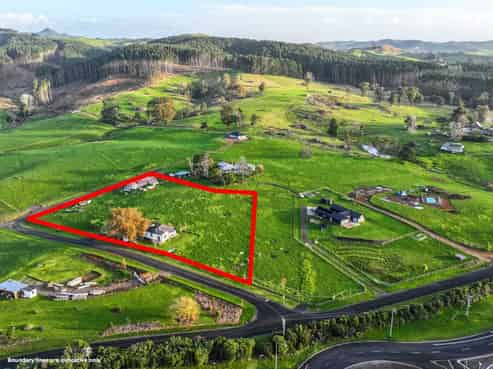 8 Old Barn Road, Waitakaruru