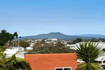 779 East Coast Road, Northcross