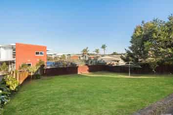 779 East Coast Road, Northcross