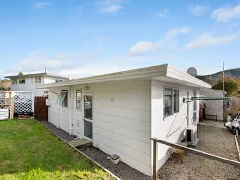 25 Moana View Road, Waikawa