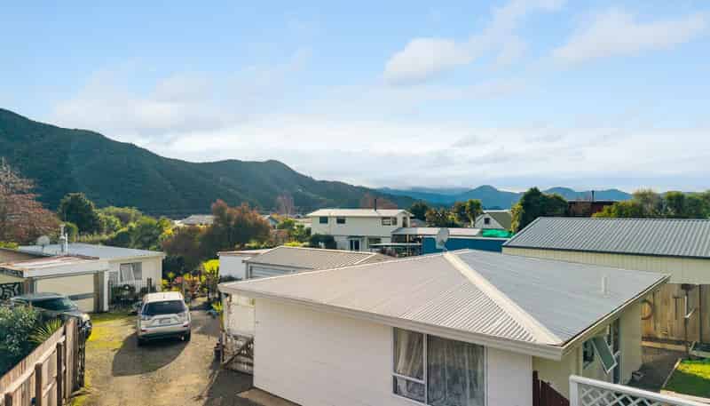 25 Moana View Road, Waikawa
