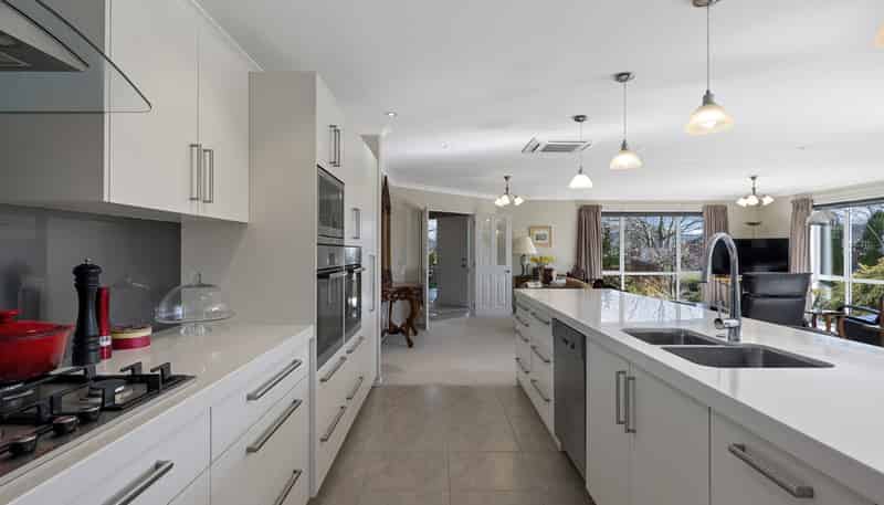 11 Charlesworth Drive, Allenton