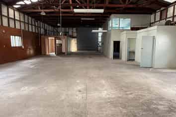 Heavy Industrial Unit with Yard - Glendene
