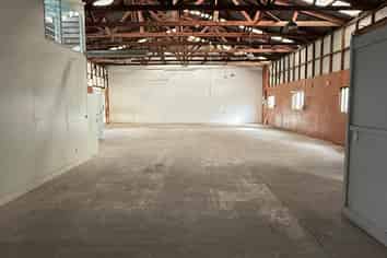 Heavy Industrial Unit with Yard - Glendene