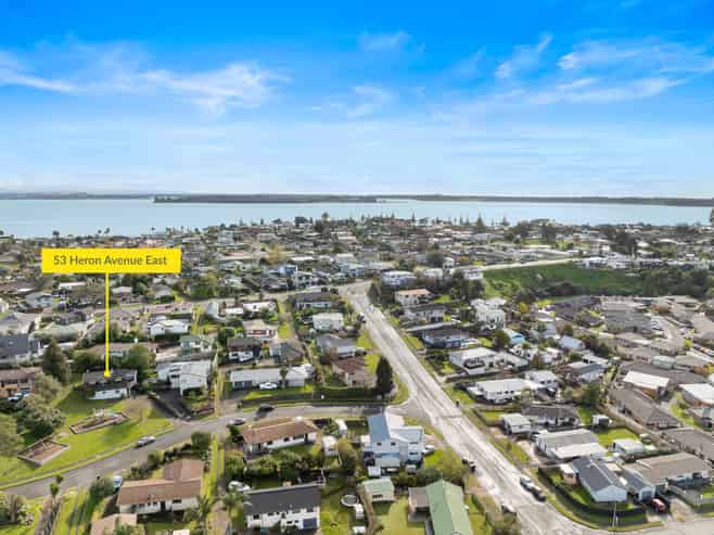 53 Heron Avenue East, Matua