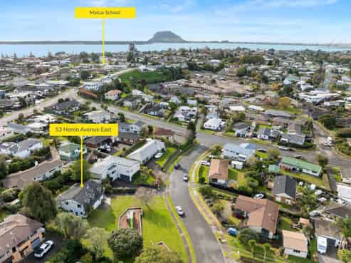 53 Heron Avenue East, Matua