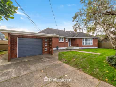 151 Kings Crescent, Central Hutt