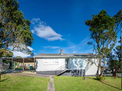 2 Penguin Grove, Waitangirua