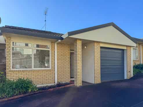 2/1 Gleanor Avenue, Oteha