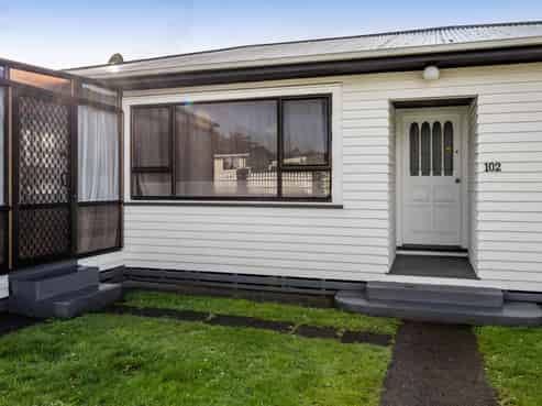 102 Brecon Road, Stratford
