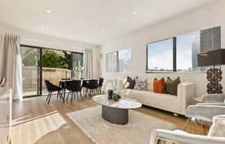 2/71 Sunrise Avenue, Murrays Bay