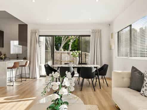 2/71 Sunrise Avenue, Murrays Bay