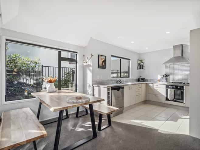 7 Abbey Way, Rangatira Park