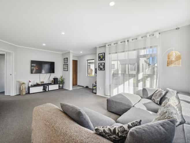 7 Abbey Way, Rangatira Park