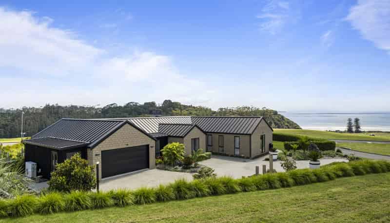 5 Hurihuri Road, Okura Bush