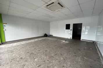 High Profile Rosebank Road Retail