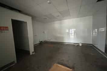 High Profile Rosebank Road Retail