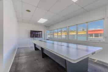 Prominent Howick Unit - 6 Car Parks 