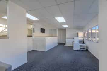 Prominent Howick Unit - 6 Car Parks 
