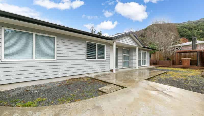 137A Wellington Road, Wainuiomata