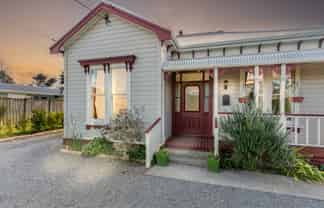 168 High Street South, Carterton