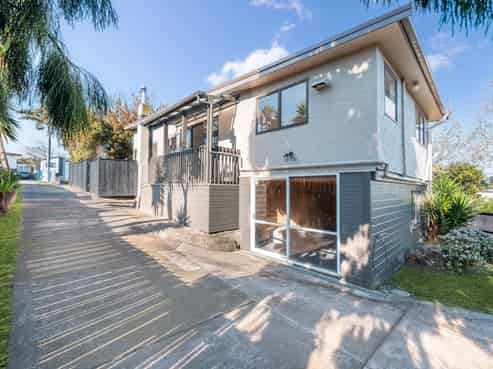 1/127 Moore Street, Howick