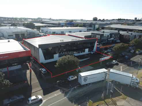 1,589sqm High Profile Showroom & Warehouse